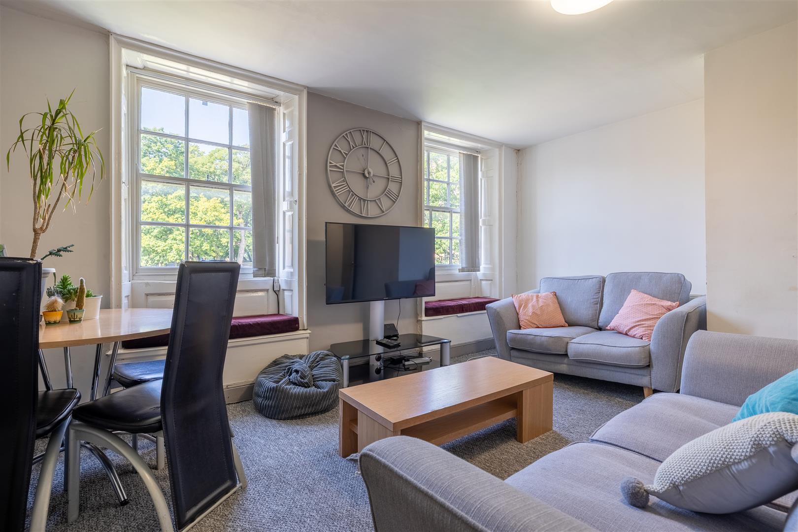 Flat 2, 23 Castle Hill